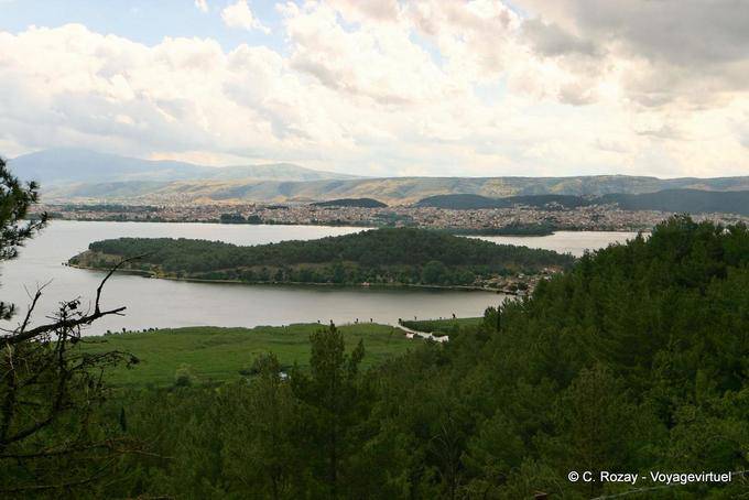 Little island of Kyra Frosyni Ioannina Grecia