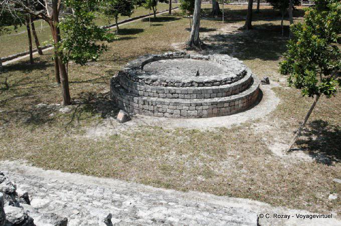 Becan Sacrificial Alter 1 :: Mexico - GPS:18.5162372589, -89.4662399292