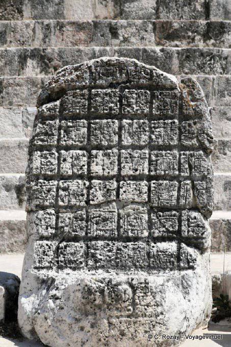 Uxmal Quadrilatere Des Nonnes Stele Aux Hieroglyphes 32 :: Mexico