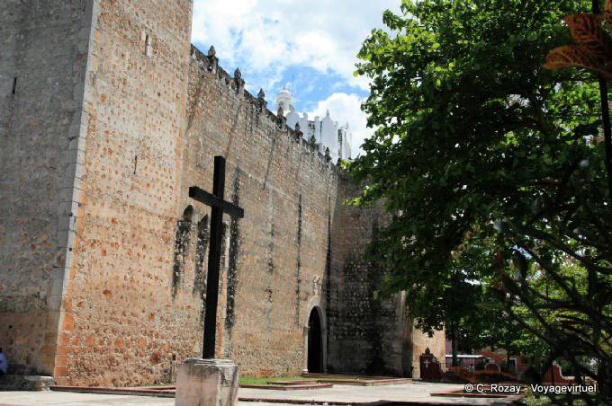 Valladolid Catedral Vu Laterale 11 :: Mexico