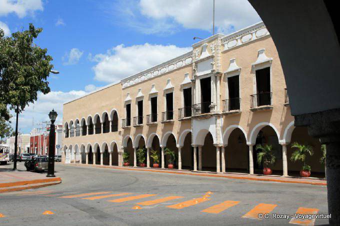 Valladolid Palacio Municipal 2 :: Mexico