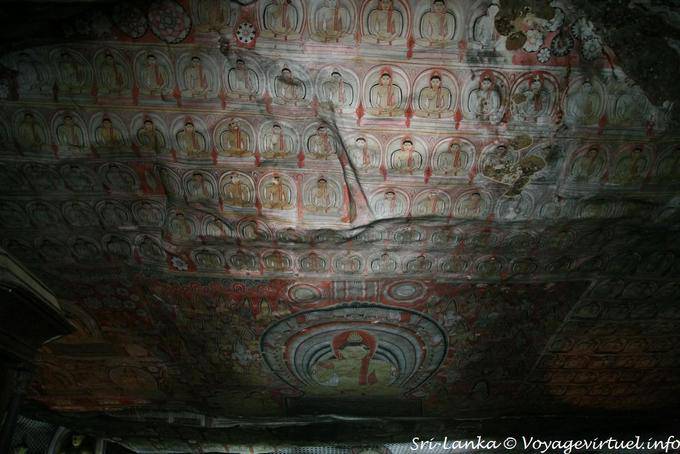 Plafond bouddhique Dambulla Raja Maha Vihara 15 Sri Lanka