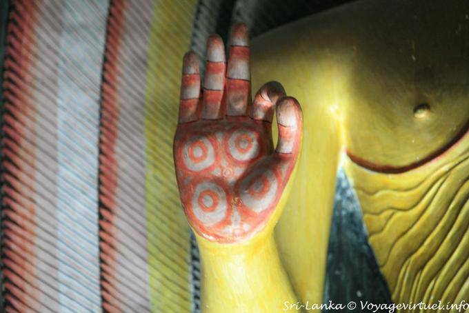 Doigts de la meditation Dambulla Raja Maha Vihara 29 Sri Lanka
