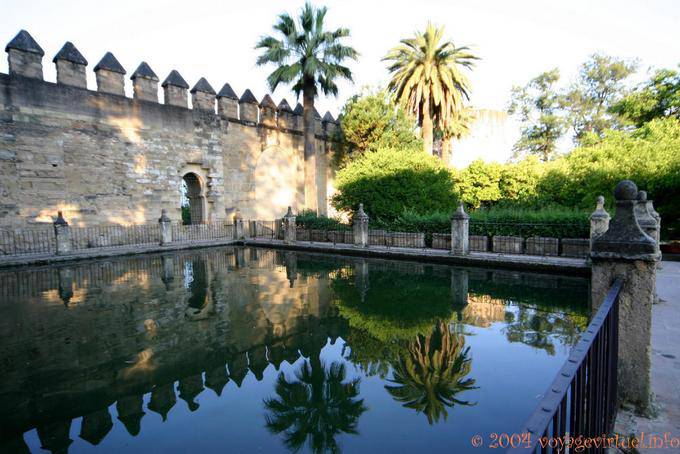 Paredes de espejo, Alcázar de Córdoba - España