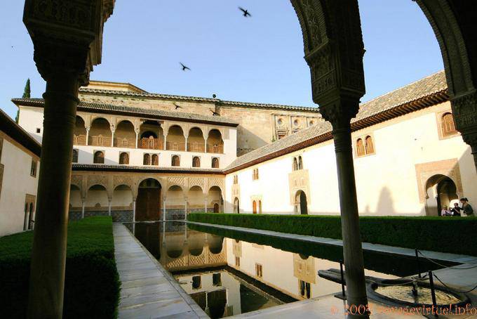 Patio de los Arrayanes, Alhambra nazarí de Granada - España