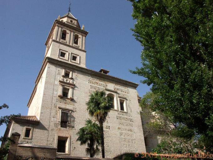 Iglesia de Santa María, la Alhambra nazarí de Granada - España