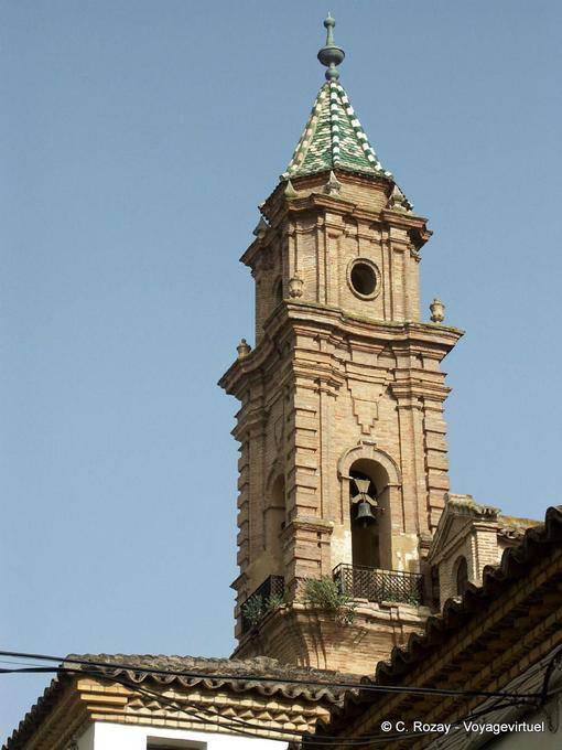Campanario de la iglesia con azulejos, Antequera - España