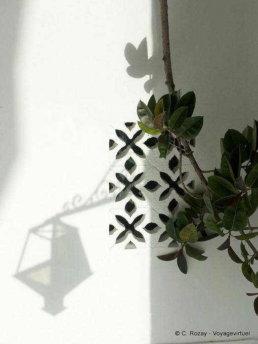 Sombra en la pared de Arcos de la Frontera - España