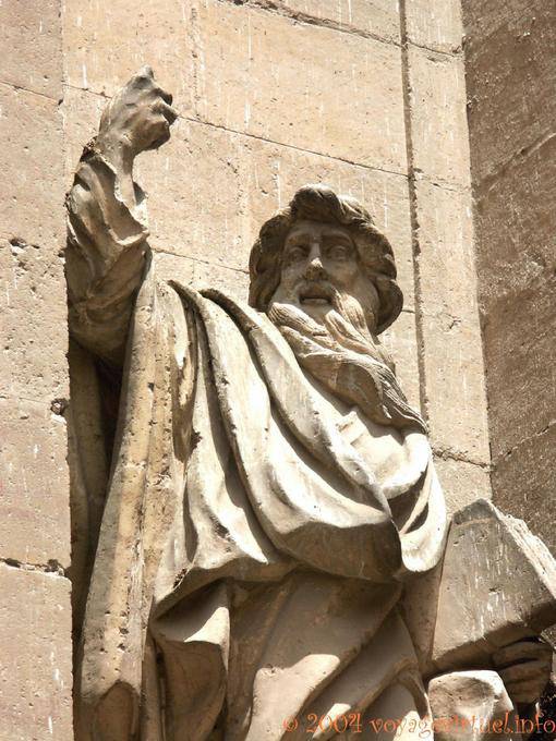 Estatua de la Catedral de salvia de la Encarnación, Granada - España