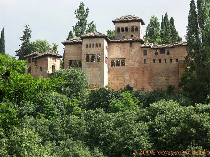Vista de la Alcazaba desde callejon del Nino Reyo, Granada - España
