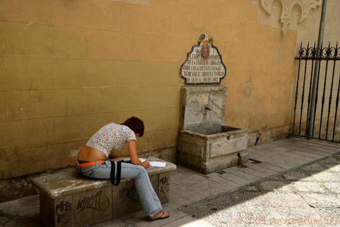 Frente a la fuente, Granada Estudiantes - España