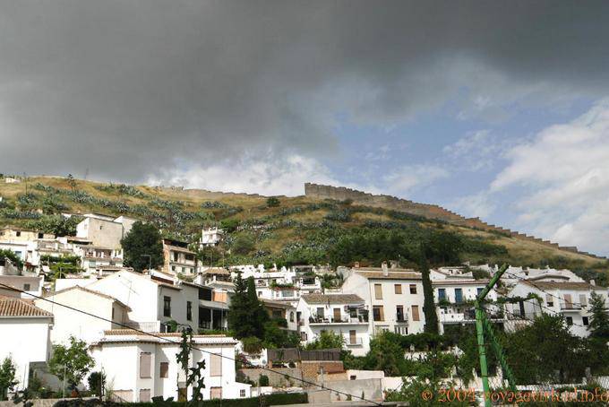Paredes bajo las nubes, Granada - España