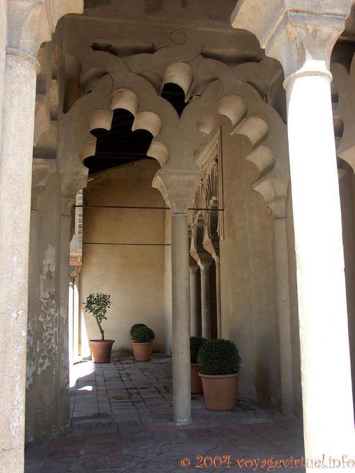 Arcos lobulados a la Alcazaba, Málaga - España, Andalucia
