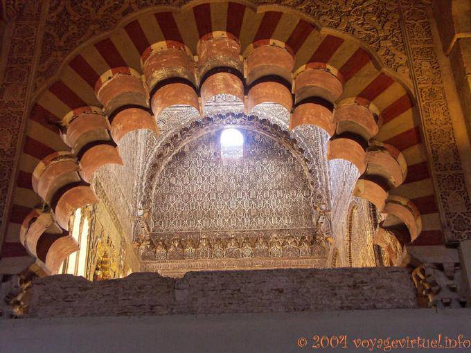 Doble polylobé arco iris de la arquitectura omeya, Mezquita de Córdoba - España, Andalucia