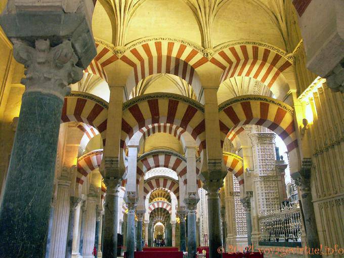 Naves Almanzor, Mezquita de Córdoba - España, Andalucia