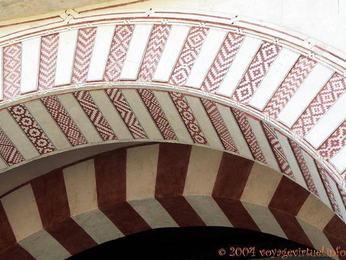 Arcos dobles del período de Abderaraman I, Mezquita de Córdoba - España, Andalucia