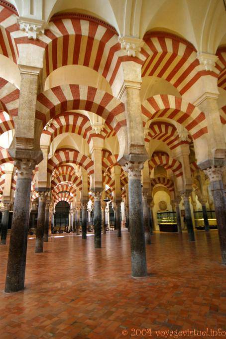 Columnas de mármol Bellas de edificios romanos o visigodos, Mezquita de Córdoba - España, Andalucia
