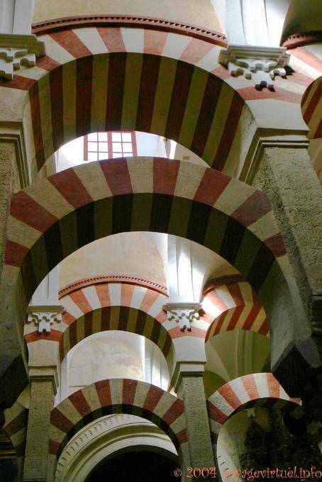 Arcos dobles de la mezquita, Mezquita de Córdoba - España, Andalucia