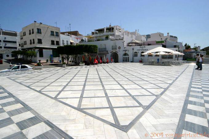 Explanada frente al Hostal Arco Plaza, Mojacar - España, Andalucia