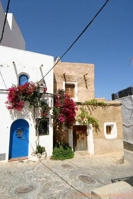 Impresión griega en un callejón Mojácar - España, Andalucia
