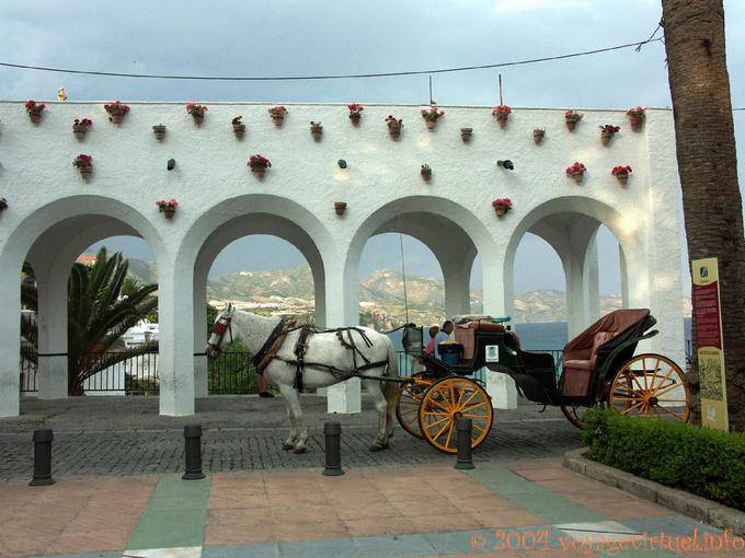 Arcadas en el Paseo Balcón de Europa, Nerja - España