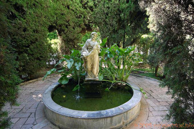 Impresión Acuático en el Patio de la Madama, el Palacio de Viana, Córdoba - España, Andalucia