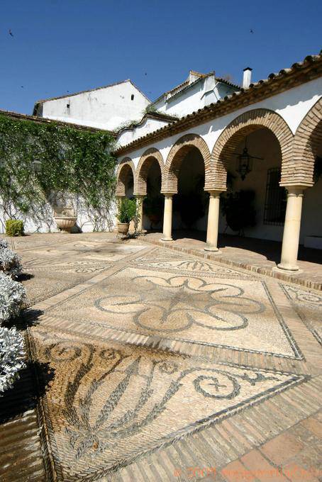 Mosaicos del Patio de las Columnas, el Palacio de Viana, Córdoba - España, Andalucia