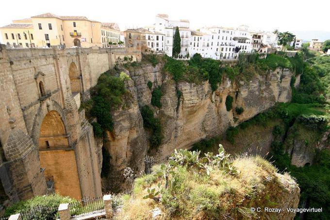 El Puente Nuevo (Puente Nuevo) y 98m de alto precipicio, Ronda - España, Andalucia