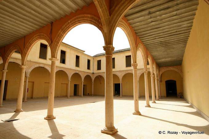 Hermoso patio cerca del Pont Neuf, Ronda - España, Andalucia