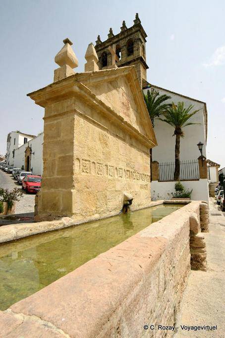 Fuente delante de la Iglesia de Padre Jesús, Calle Santa Cecilia, Ronda - España, Andalucia
