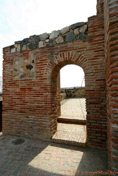 Paredes de ladrillo rojo, El Castillo de Salobreña - España, Andalucia