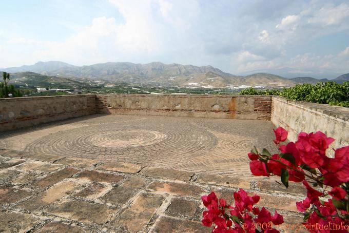 Terraza de la fortaleza frente a la Sierra Nevada, Salobreña - España, Andalucia