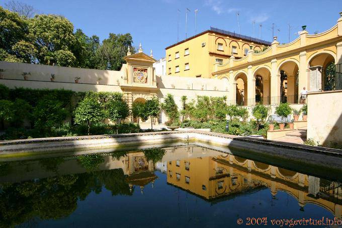 Reflejo en el Estanque Mercurio, Sevilla Alcázar - España