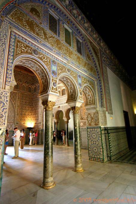 Otro punto de vista de los pavos reales salón, Sevilla Alcázar - España
