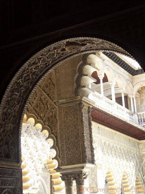 La sobreexposición en el Patio de las Doncellas, Alcázar de Sevilla - España