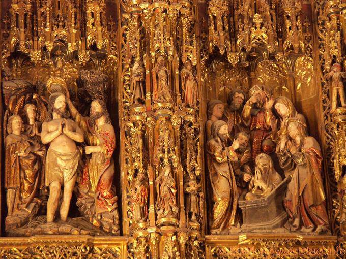 Concéntrese en el retablo mayor (derecha, Lázaro de Resurrección), Catedral de Sevilla - España