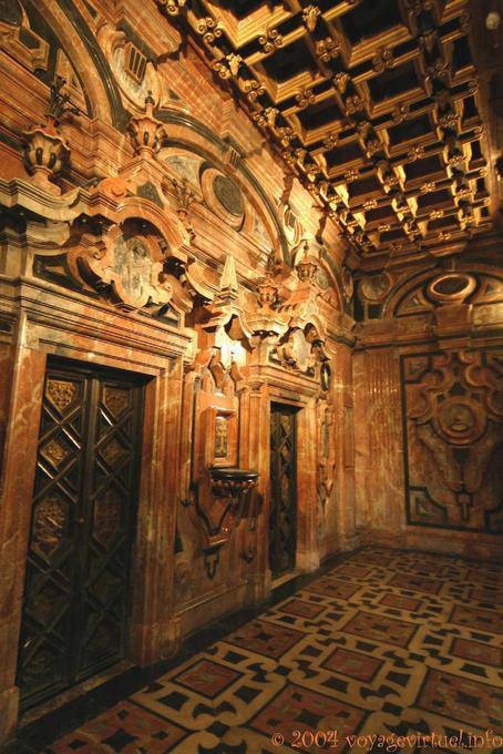Ornamentación entre el Altar y El Coro de Plata, Catedral de Sevilla - España
