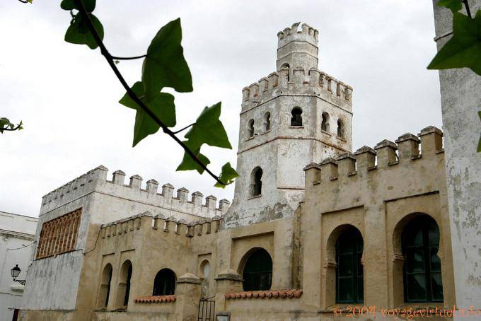 Plaza de Santa María, frente a la Casa Consistorial, Tarifa - España