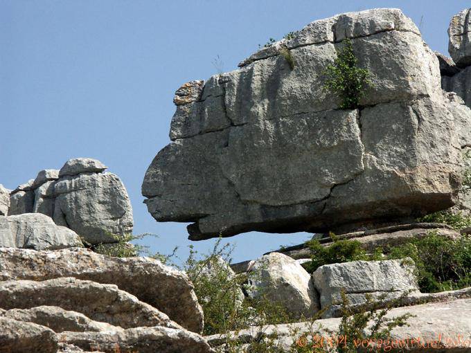Un equilibrio precario de roca, Torcal de Antequera - España