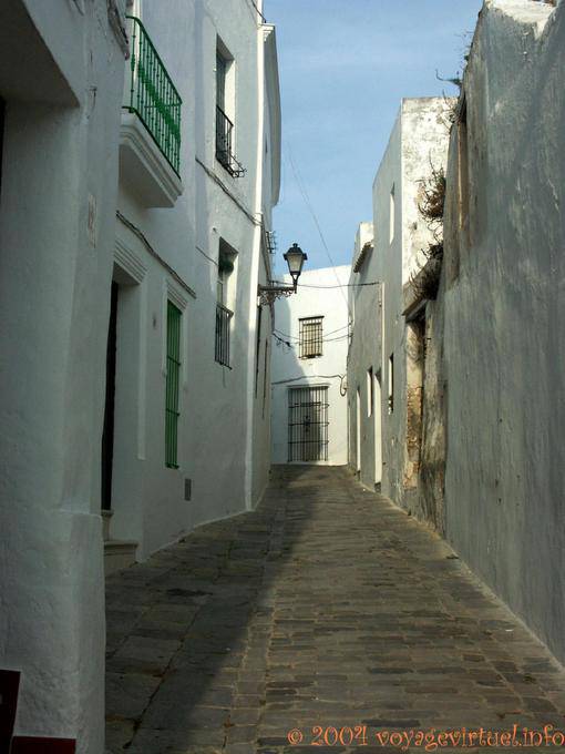Calle empedrada de Vejer de la Frontera - España