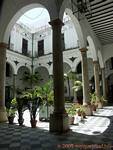 Patio y columnas, Cádiz, España.