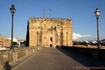 Torre de la Calahorra de entrada por el Puente Bajada del Puente, Córdoba, España.