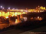 Guadalquivir puente romano, Córdoba Noche, España.