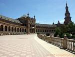 Vista del palacio, mezcla de estilo neogótico y mudéjar, Sevilla Plaza de España, España.