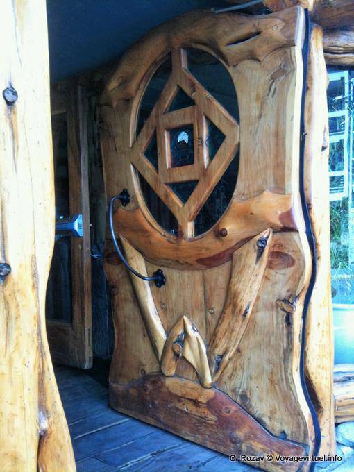 Puerta de madera, San Carlos de Bariloche - Argentina