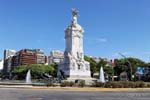 Mármol y bronce escultura dedicada a las regiones argentinas Avenida Sarmiento, Monumento a los Españoles, Buenos Aires, Argentina.
