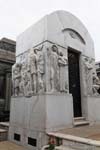 Relieves alegóricos Art Deco mausoleo Atilio Massone, Cementerio de la Recoleta, Buenos Aires, Argentina.