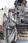 Escultura de Miguel Sansebastiano cae Dr. Virgilio Tedin, Cementerio de la Recoleta, Buenos Aires, Argentina.