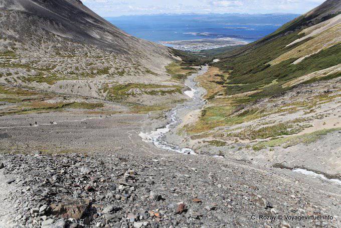 Vista panorámica en la parte superior de la morrena del Glaciar Martial, Ushuaia - Argentina