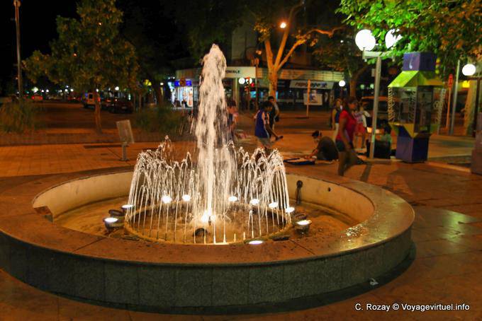 Fontaine, Mendoza Peatonal Sarmiento - Argentina